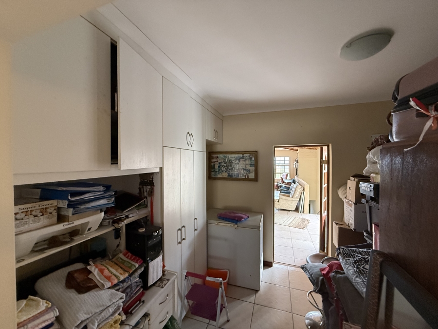 4 Bedroom Property for Sale in Vakansieplaas Western Cape